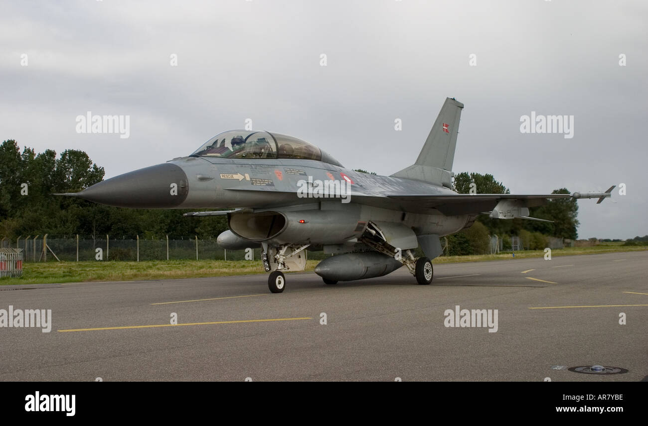 Twin seat aircraft High Resolution Stock Photography and Images - Alamy