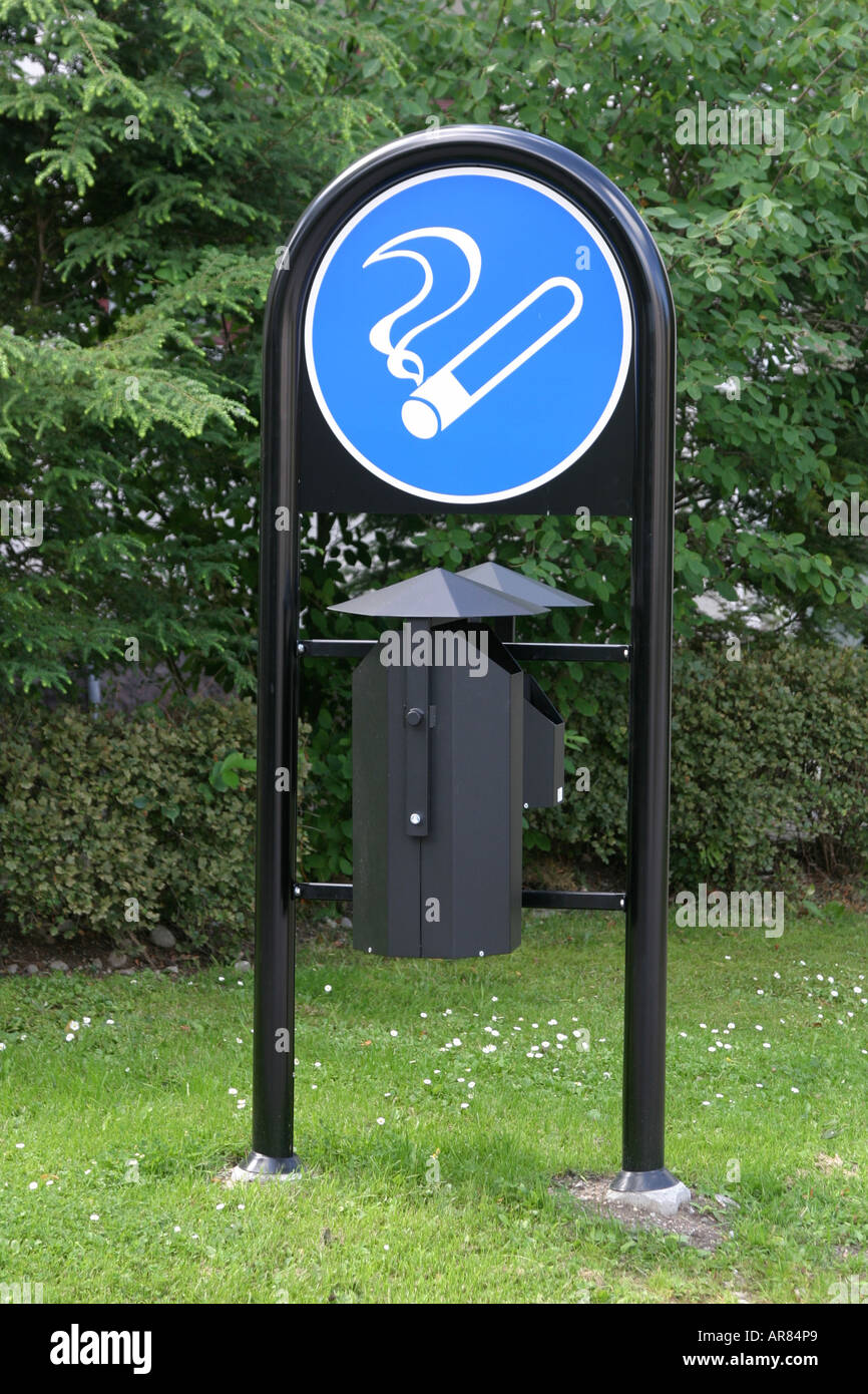 A public smoking allowed sign Stock Photo Alamy