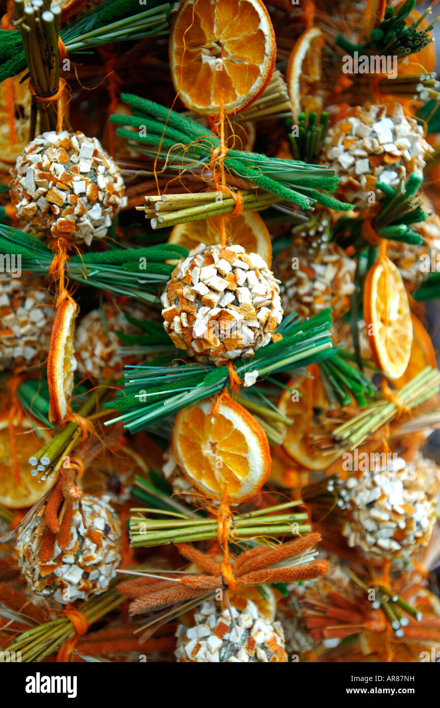 Dried Orange Slice Gift Topper Tutorial | Tikkido.com