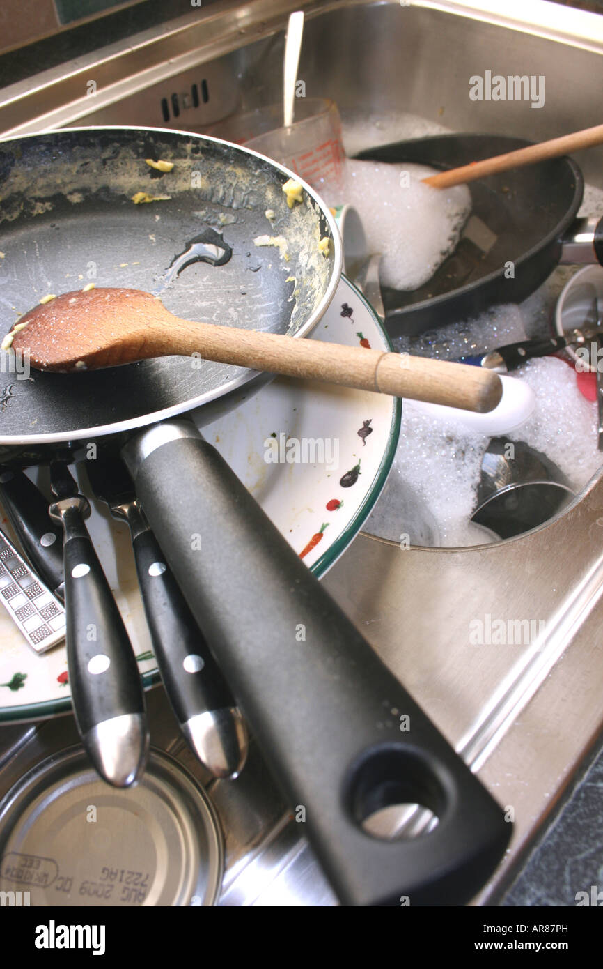 Kitchen sink full dirty washing up hires stock photography and images