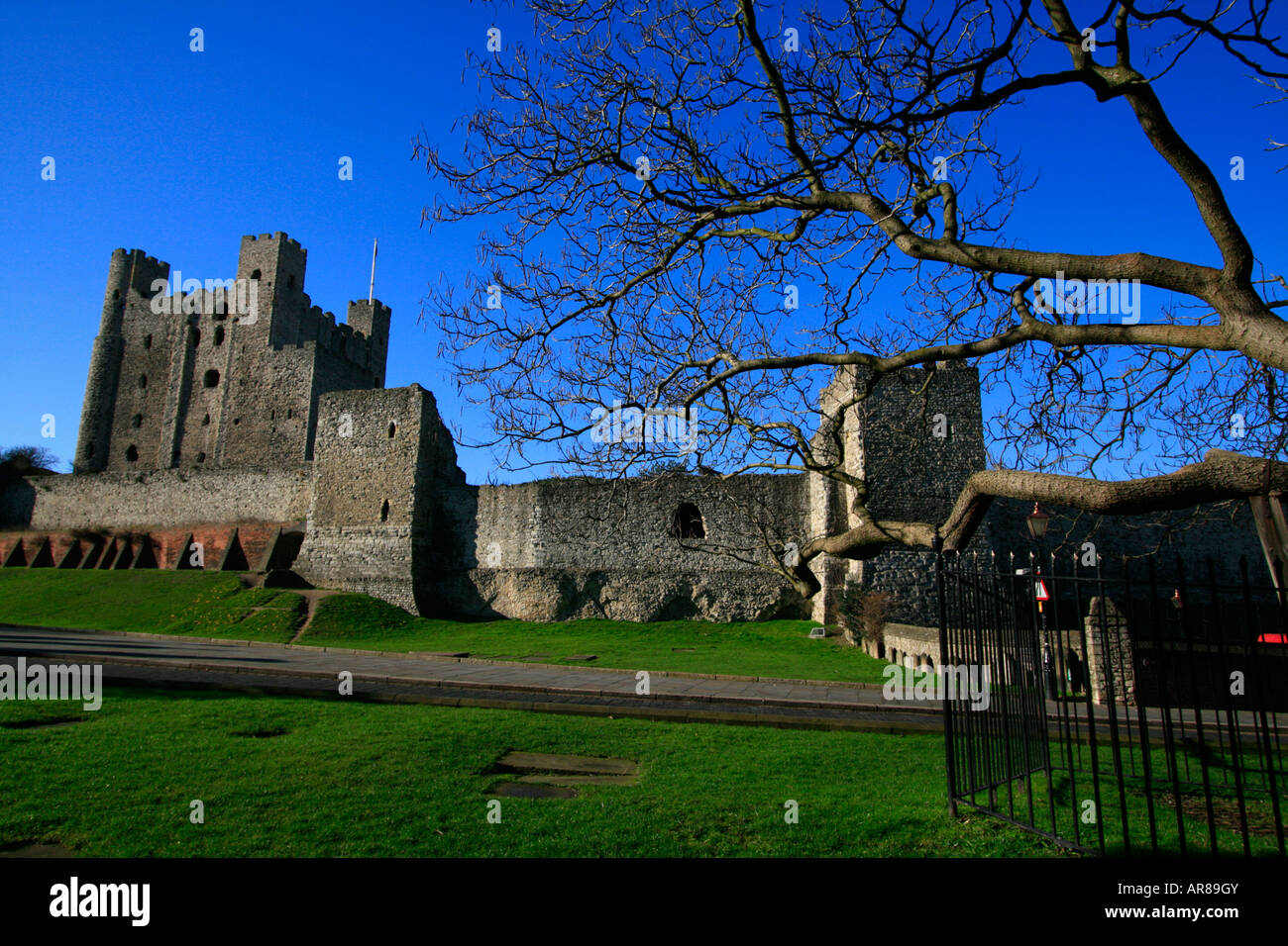 Rochester Castle stands on the east bank of the River Medway, in Rochester, Kent. Stock Photo