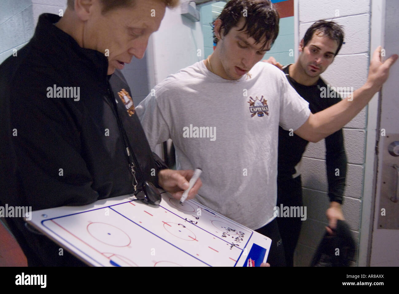 Washington Capitals Head coach Glen Hanlon shows Alexander Ovechkin and Rico Fata the setting for the next practice game Stock Photo