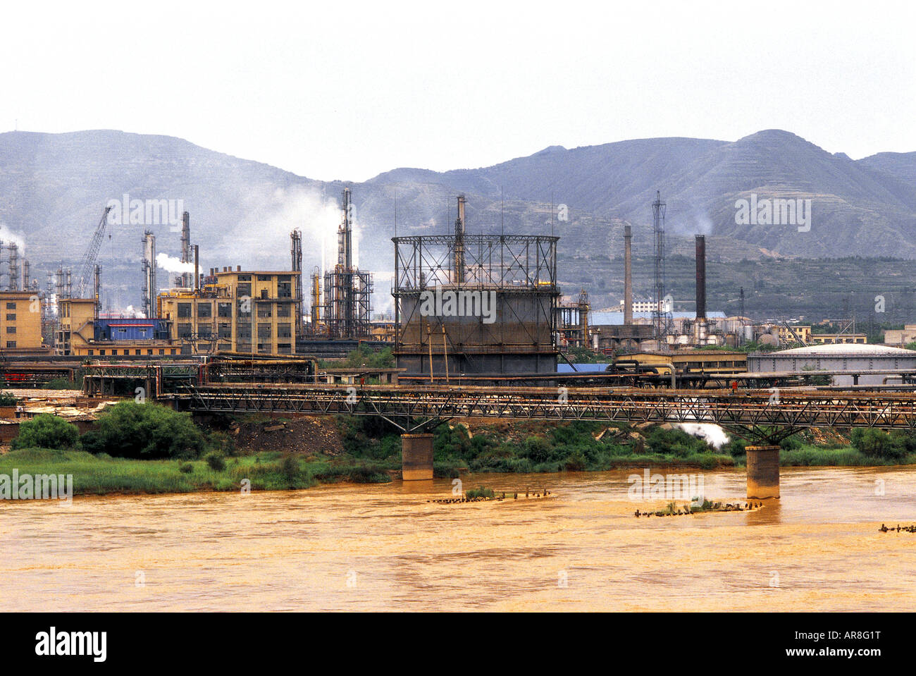 Heavy industry along the Yellow River near Lanzhou, China. Stock Photo