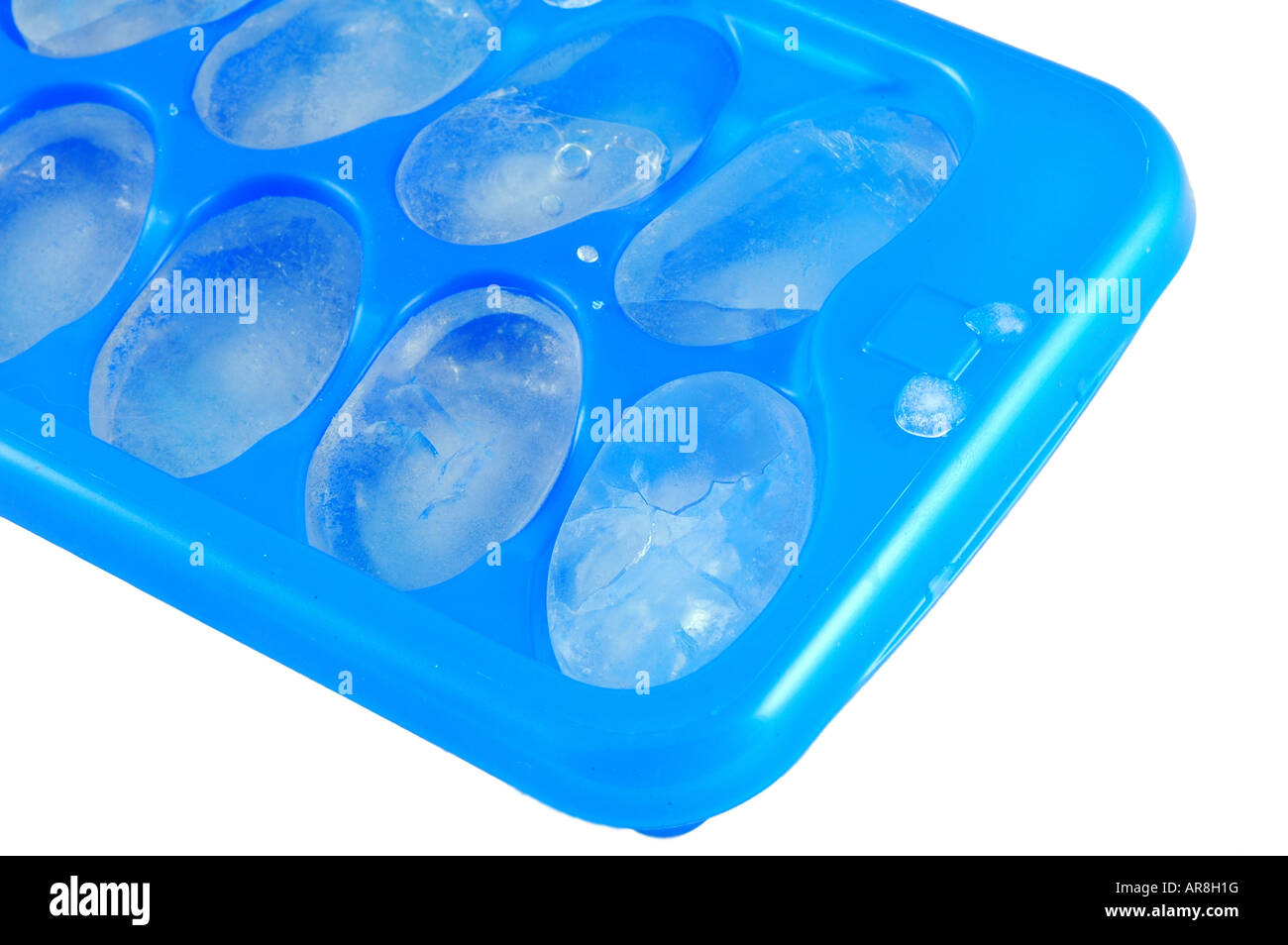 https://c8.alamy.com/comp/AR8H1G/closeup-of-a-tray-with-frozen-ice-cubes-AR8H1G.jpg