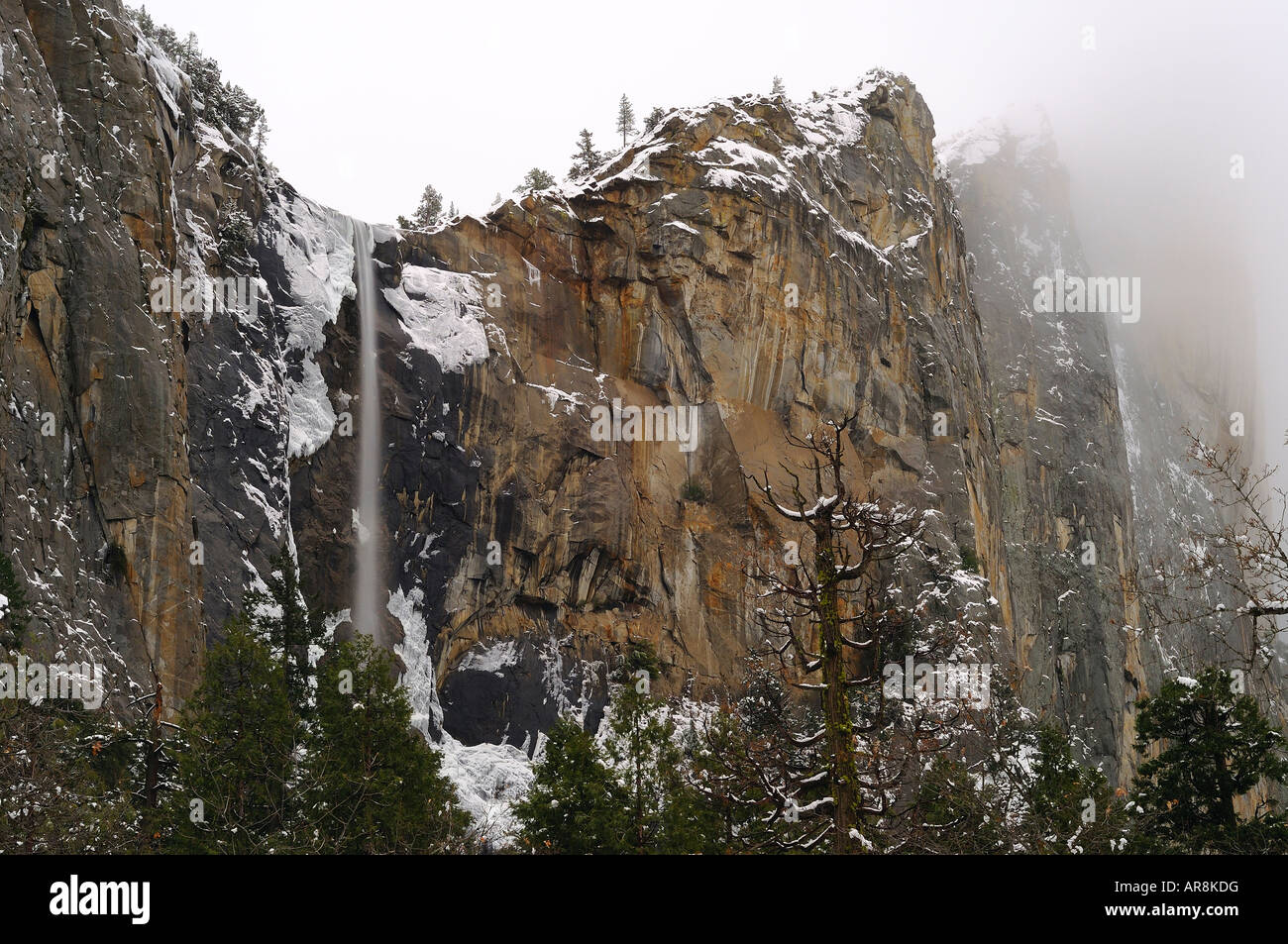Snow And Ice Flank Bridalveil Fall In Yosemite Valley This Winter Saw Stock Photo Alamy