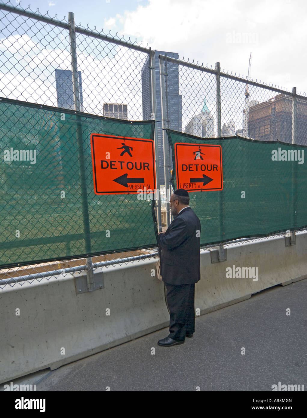 Hasidic man at ground zero, Manhattan, beside detour sign Stock Photo