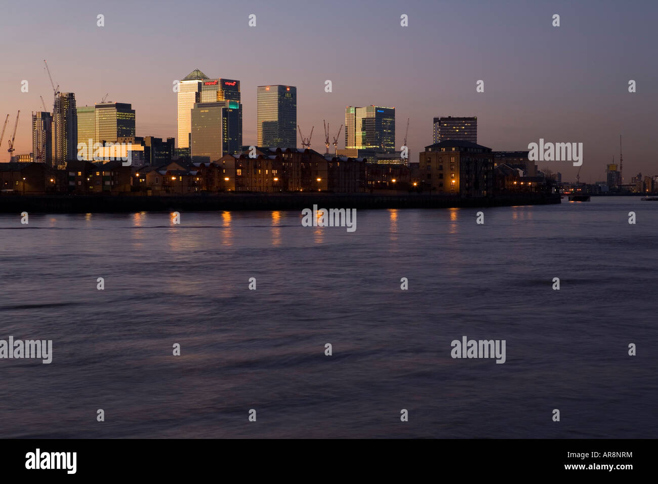 London river canary wharf sunset hi-res stock photography and images ...