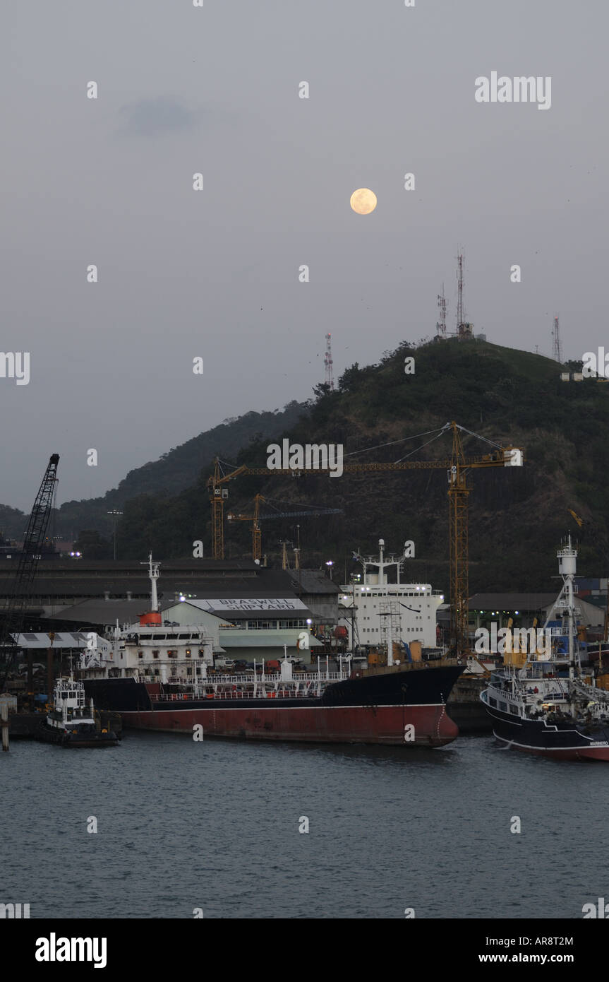 Pacific queen panama canal hires stock photography and images Alamy
