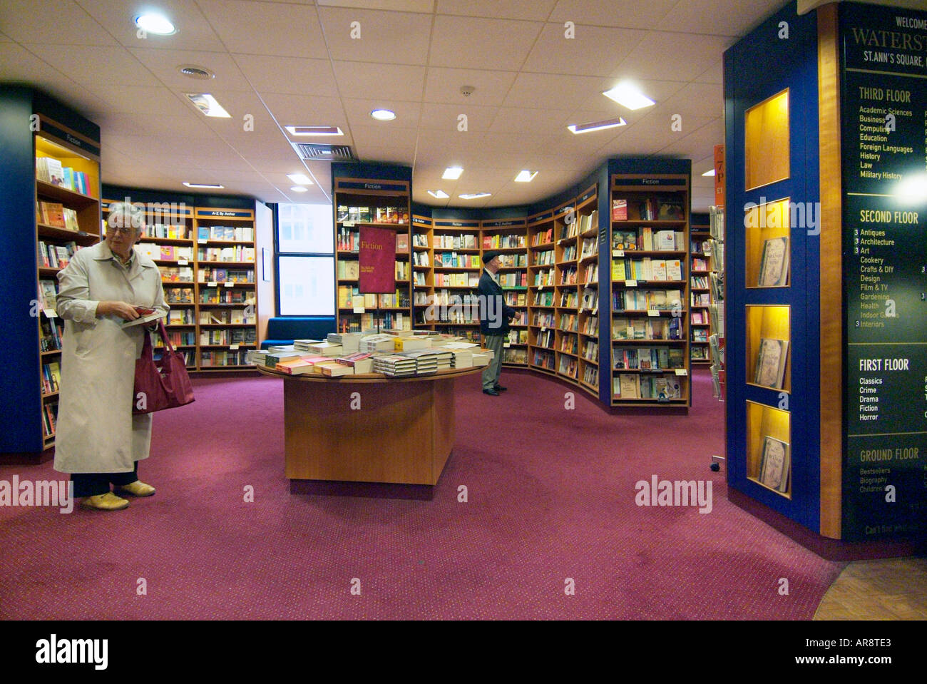Inside waterstones book store hi-res stock photography and images - Alamy