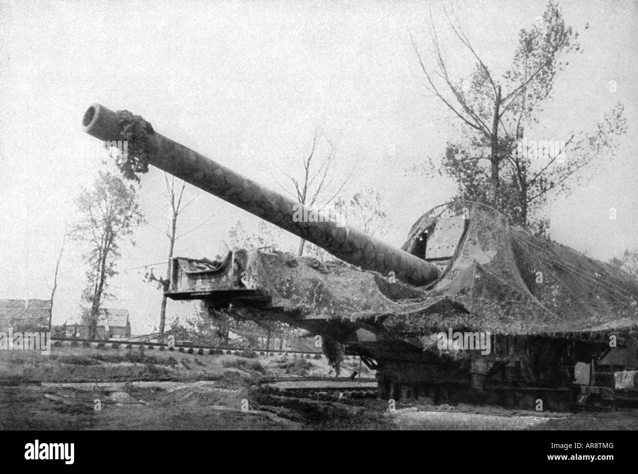 events, First World War / WWI, Western Front, German 38 cm gun 'Langer Max' (Long Max) near Bapaume, France, June 1918, Stock Photo