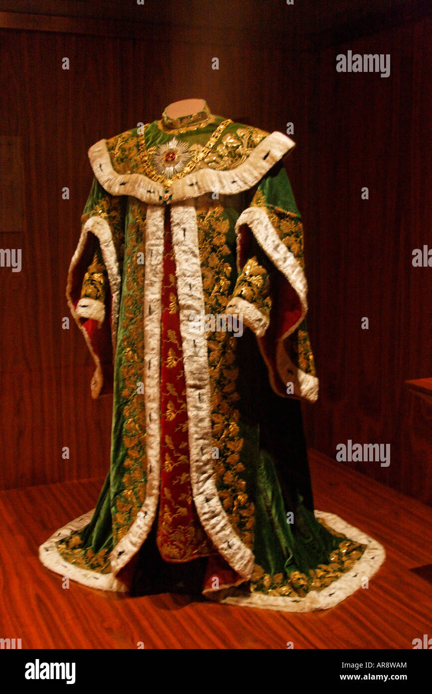 Ermine robe hires stock photography and images Alamy