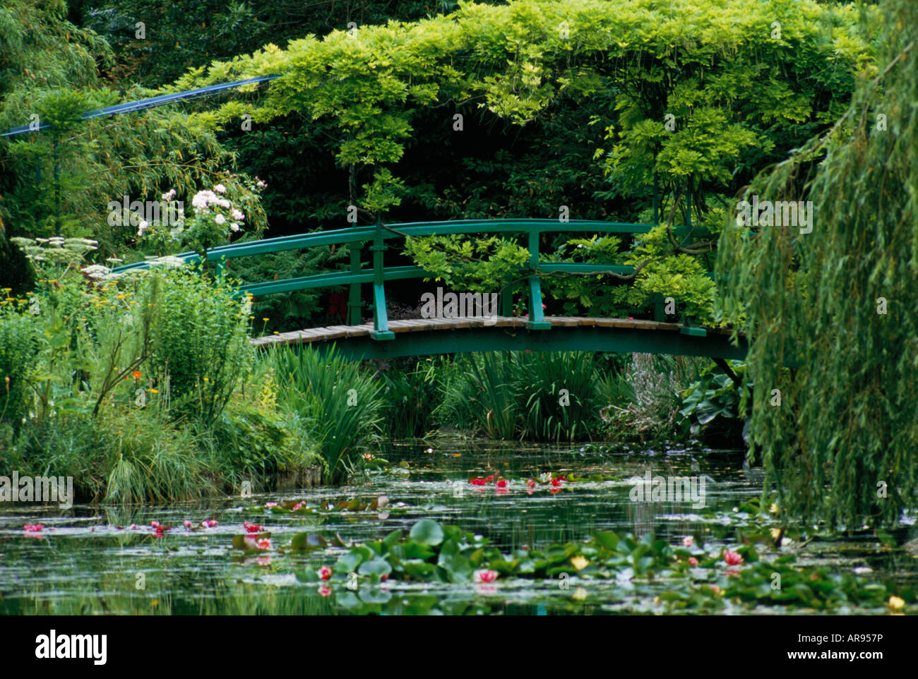 garden giverny japanese bridge hires stock photography and images Alamy