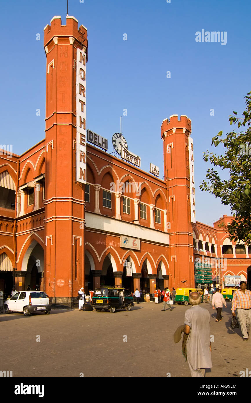 Old delhi railway station hi-res stock photography and images - Alamy