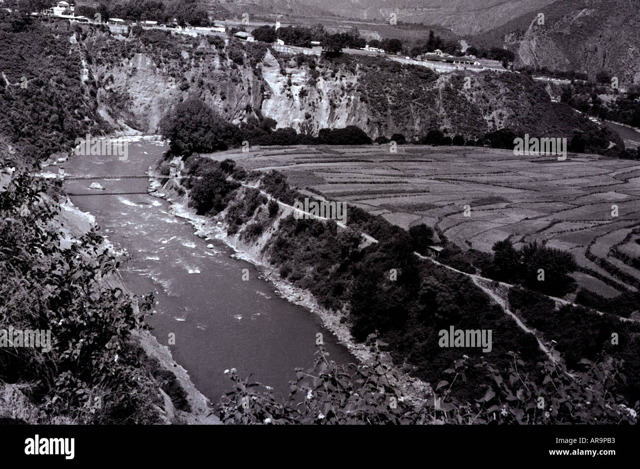 RAA72710 River beas flowing near Kulu Manali Himachal Pradesh India Stock Photo