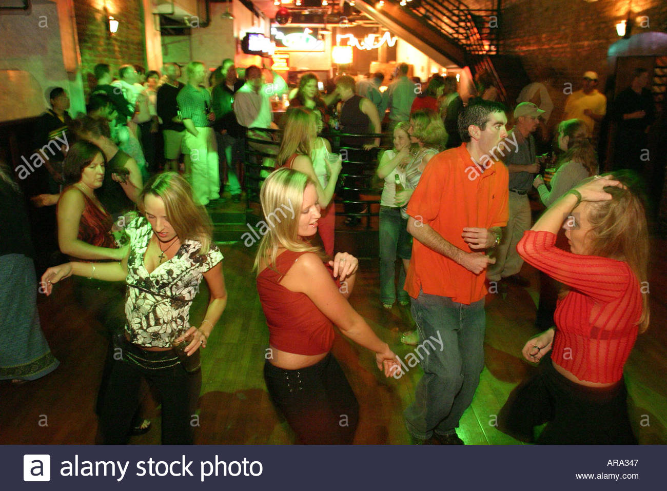 lesbian va Bar roanoke