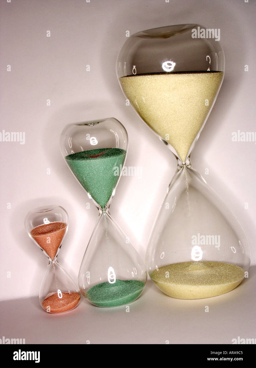 Hourglasses hi-res stock photography and images - Alamy