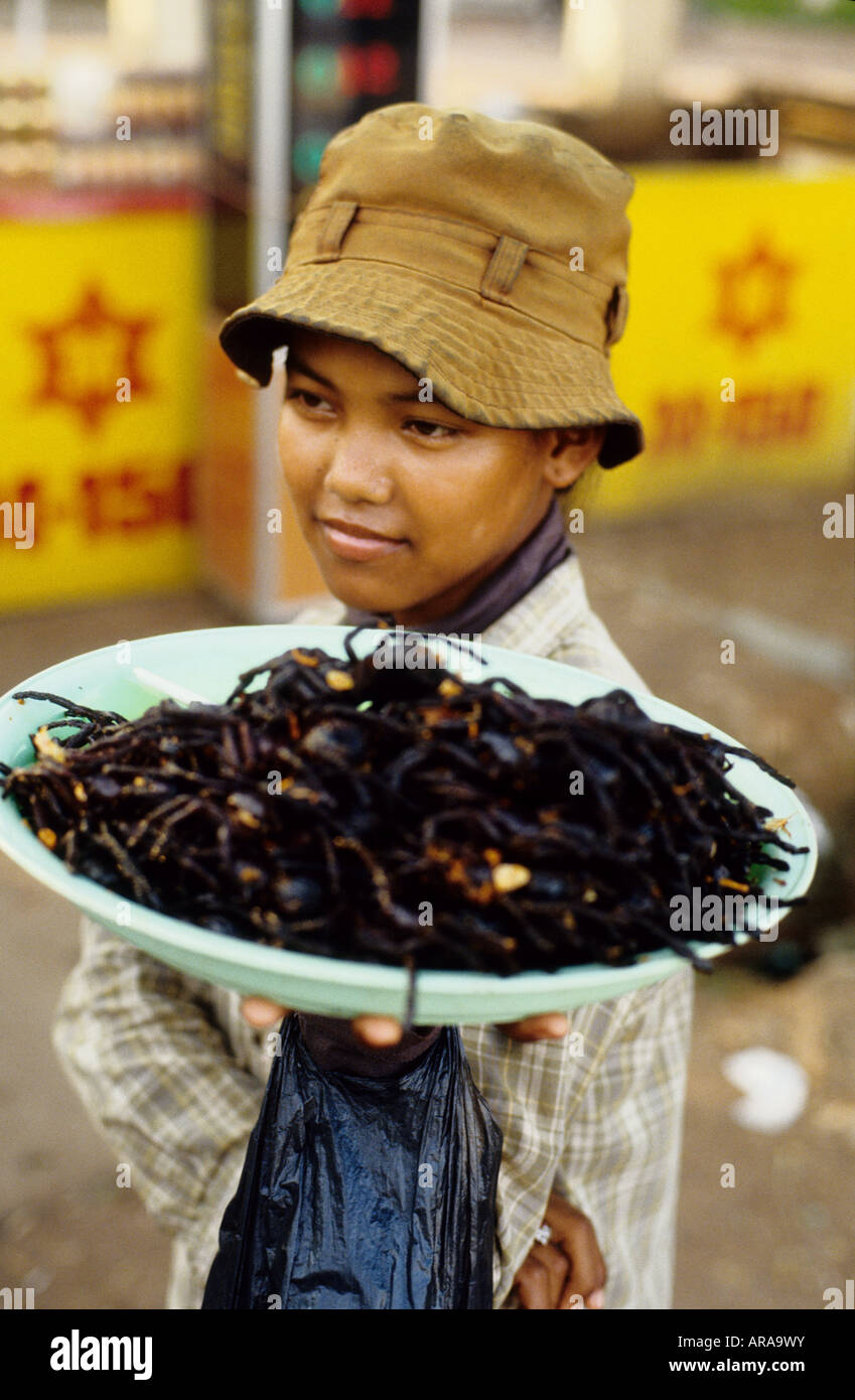 Lady selling the delicacy of fried tarantula spiders, Skuon (Spiderville), Cambodia Stock Photo