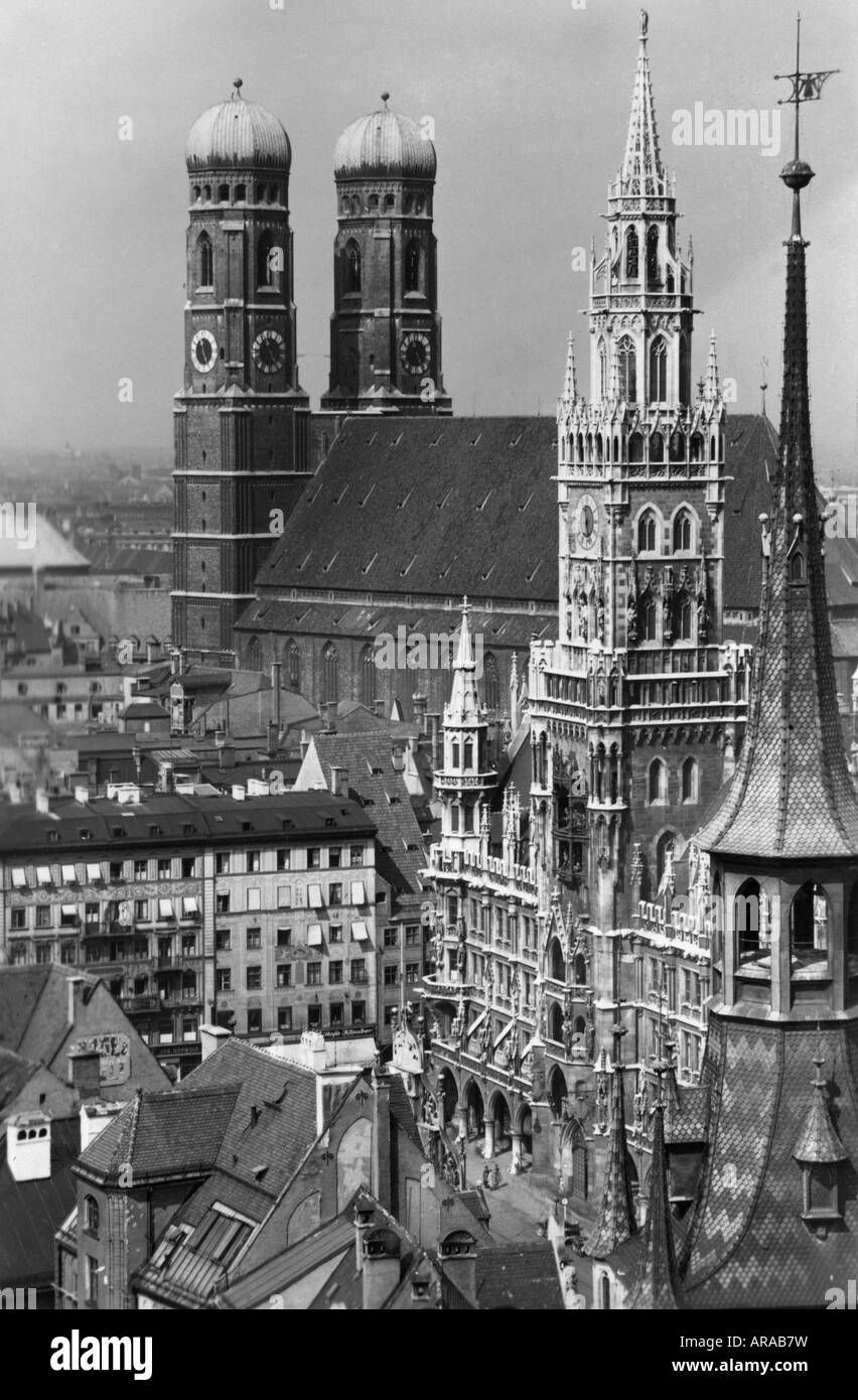 geography/travel, Germany, Munich, view, New Town Hall and Frauenkirche, postcard, Ludwig Mößbauer publisher, circa 1920, Stock Photo
