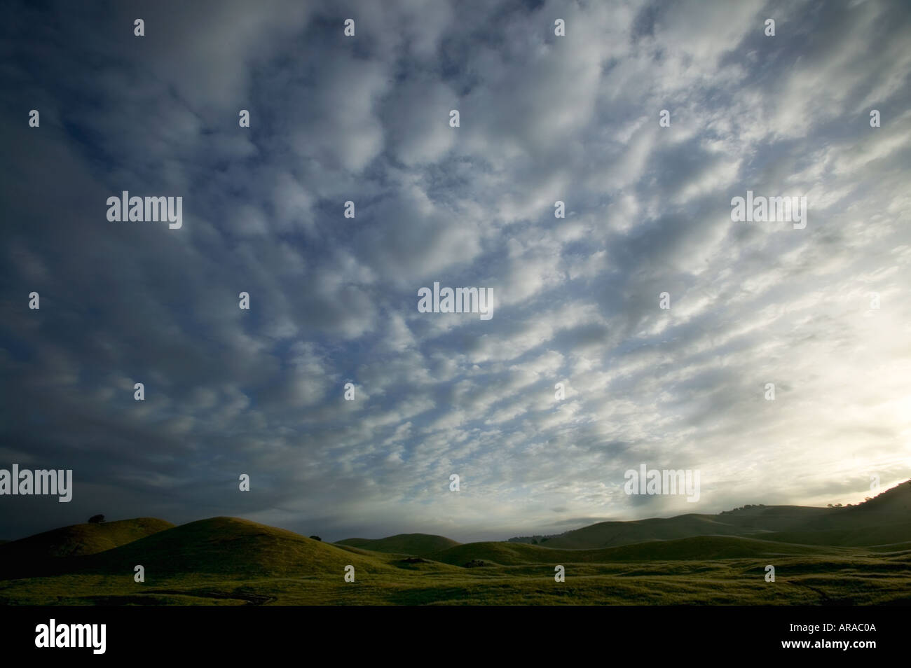 Rolling hills clouds sunrise hi-res stock photography and images - Alamy