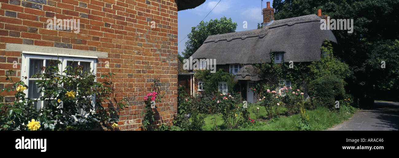 Hampshire country cottage hi-res stock photography and images - Alamy