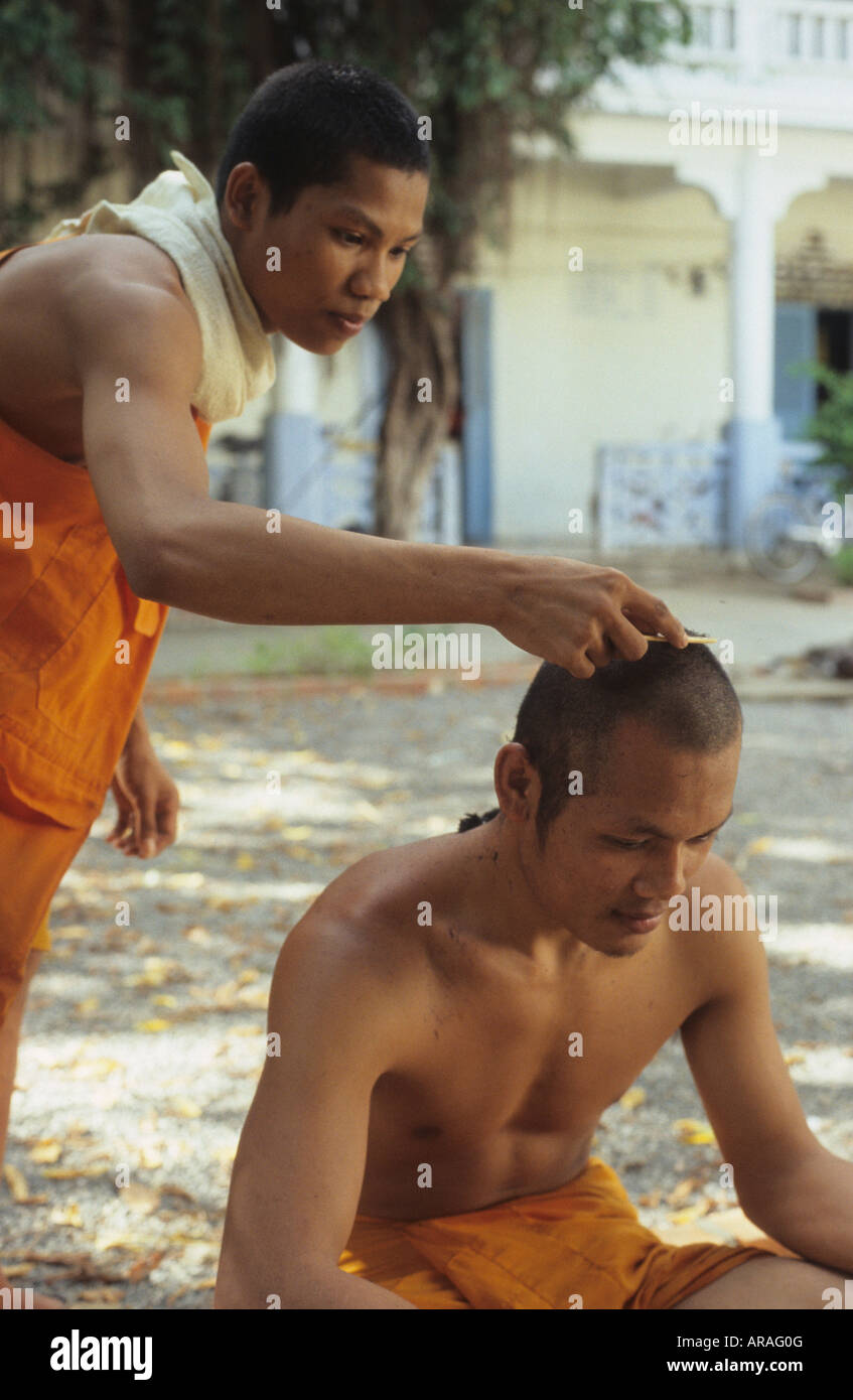Buddhist monk shaving head hires stock photography and images Alamy