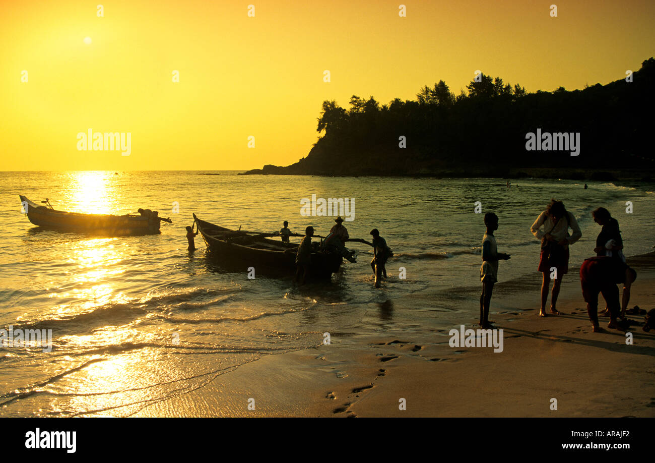 India goa long boats hi-res stock photography and images - Alamy