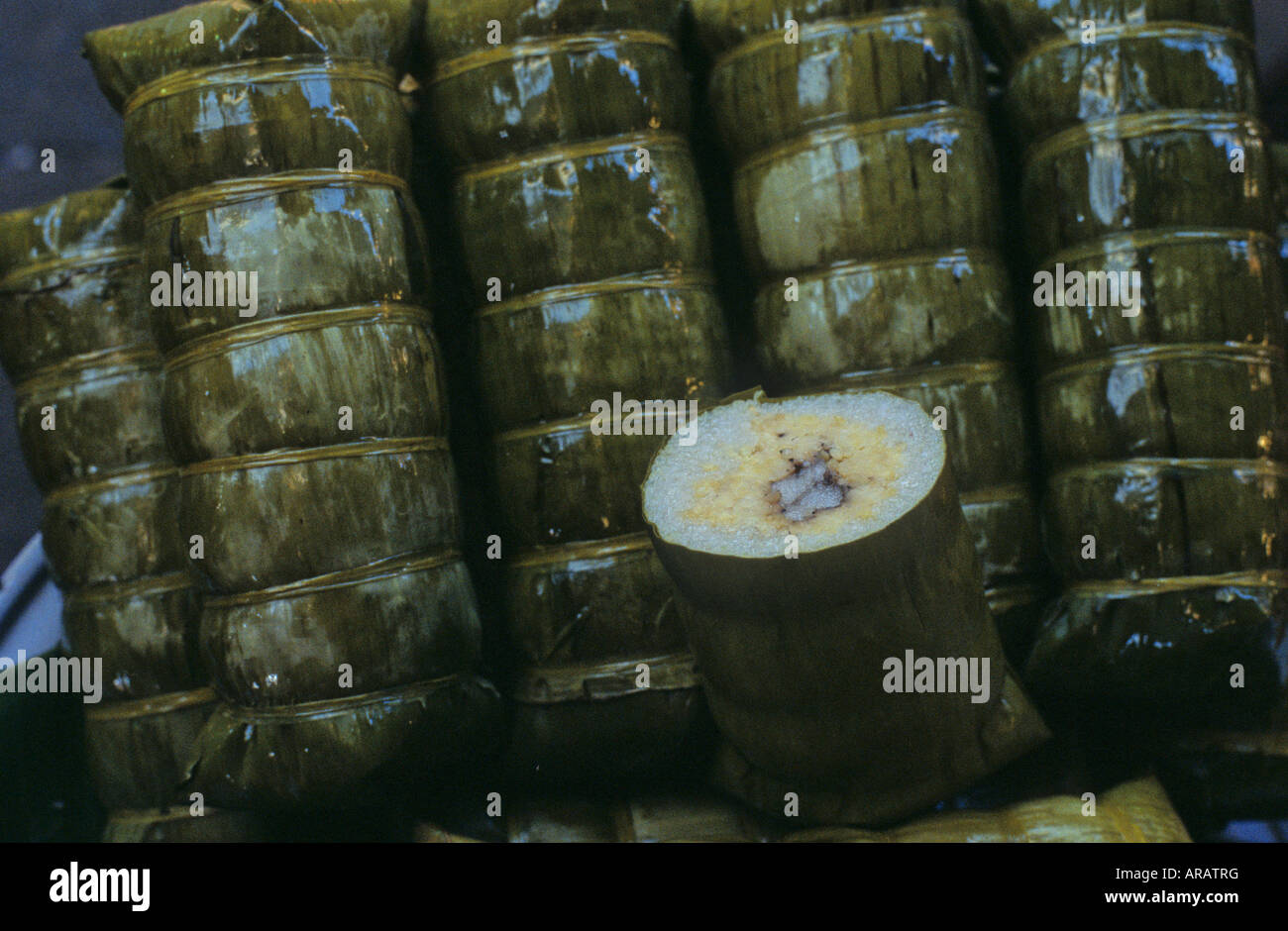Porkstuffed ingots of rice wrapped and tied in banana leaf, Psar Themi