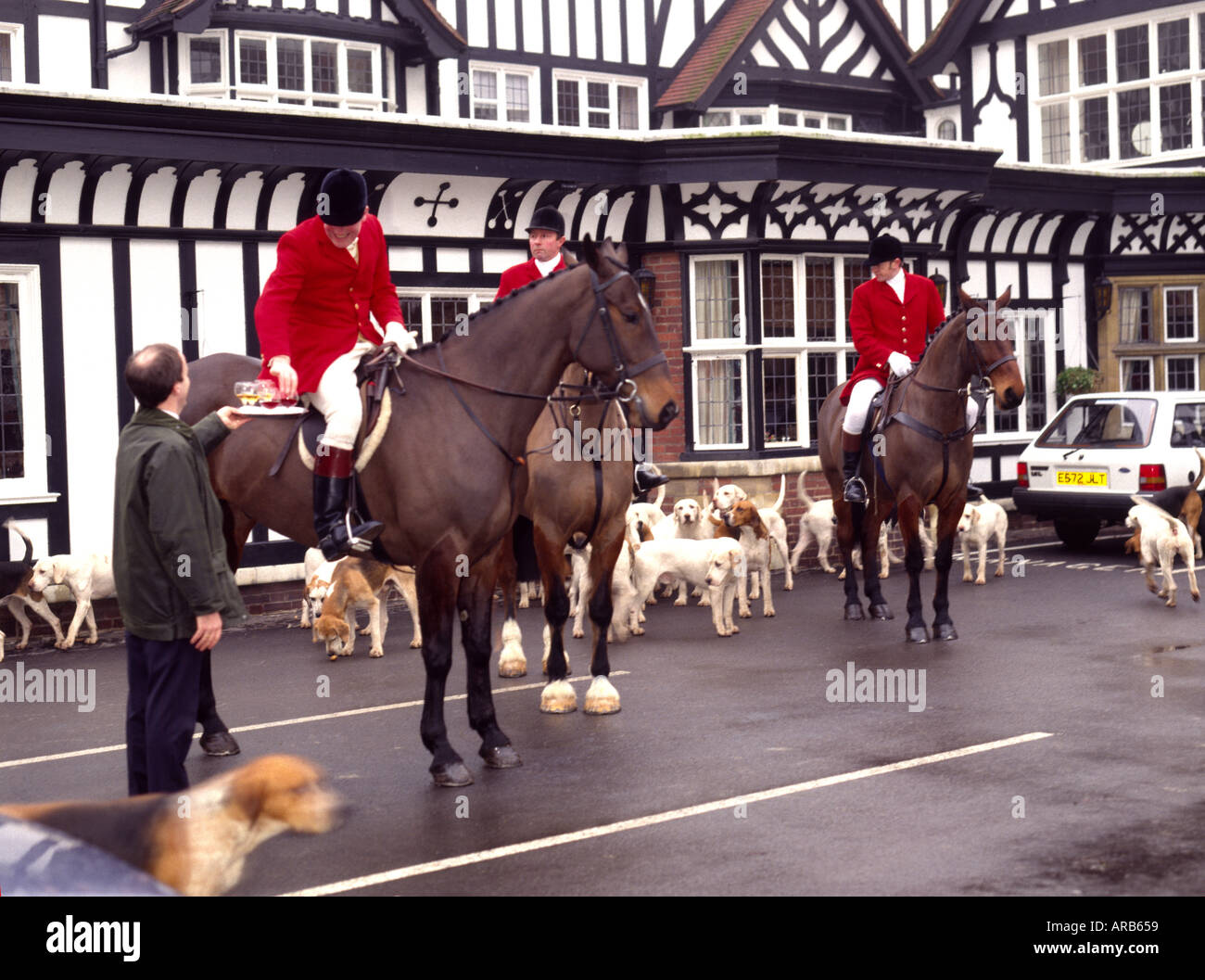The South Wold Hunt of NE Lincolnshire meet at a Woodhall Spa hotel for the traditional Stirrup cup Stock Photo