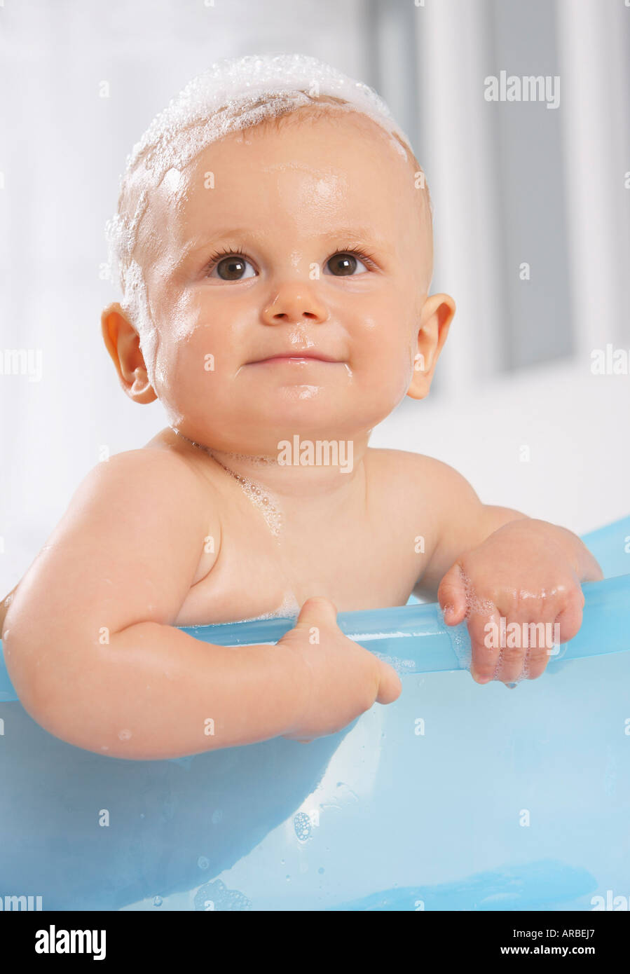 Baby Getting A Bath / Newborn Baby Getting Its First Bath Stock Photo Alamy / Your toddler's perspective on bath time the bath is slippery.