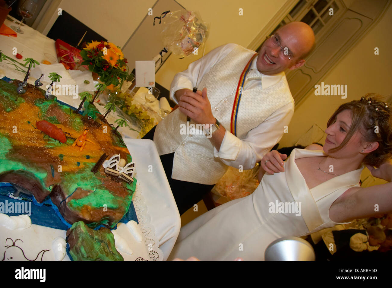 cutting the wedding cake Stock Photo