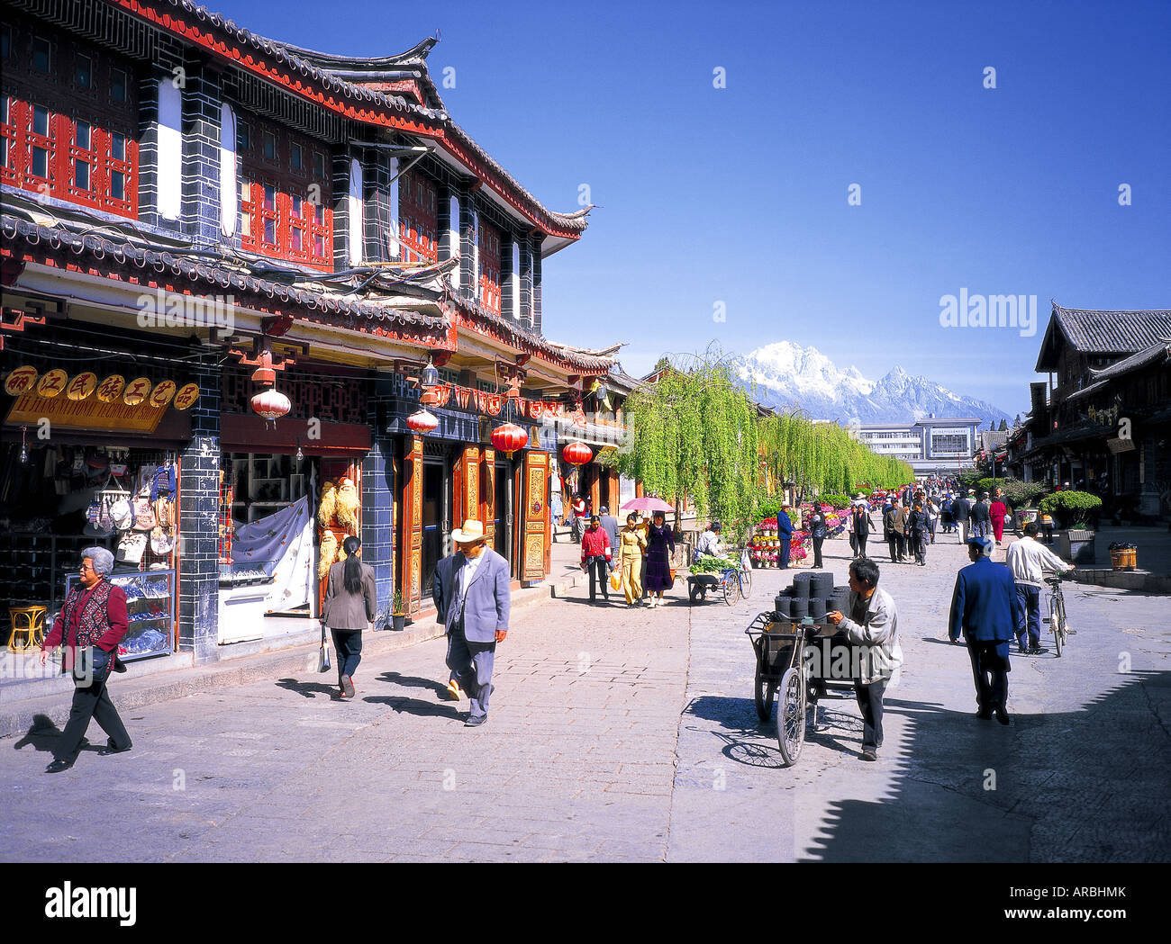 Main street of Lijiang Old Town, in China’s Yunnan Province Stock Photo ...