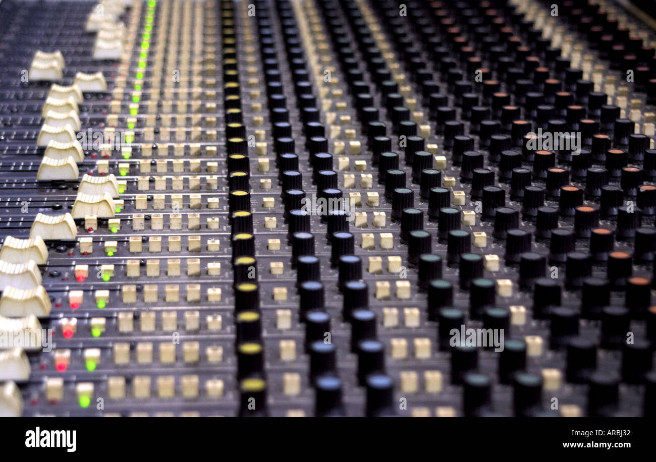 Soundcraft 1600 analog mixing desk Stock Photo Alamy