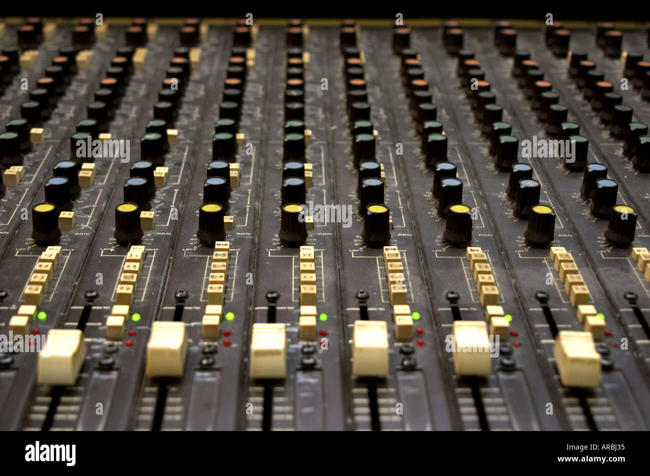 Soundcraft 1600 analog mixing desk Stock Photo Alamy