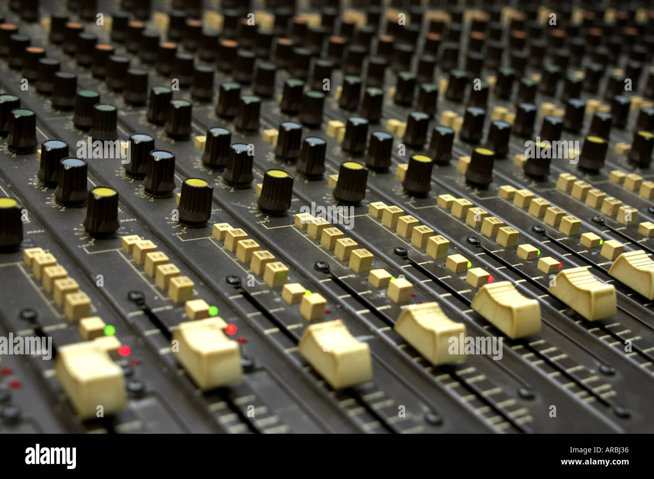 Soundcraft 1600 analog mixing desk Stock Photo Alamy