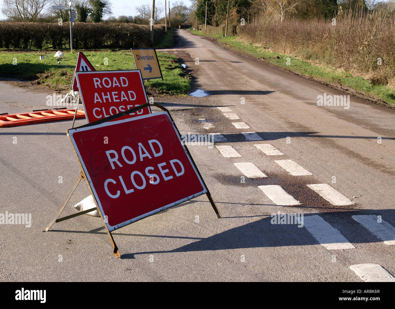 Road closed roadworks sign hi-res stock photography and images - Alamy