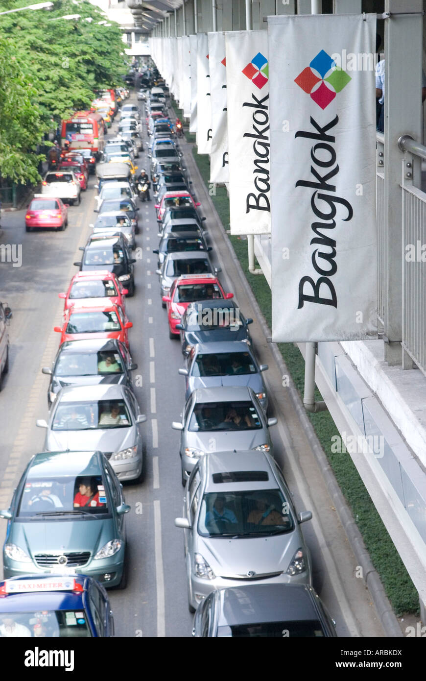 Traffic lines up underneath the Bangkok Skytrain Bangkok Thailand Many residents have begun to purchase condomiums along the Sky Stock Photo