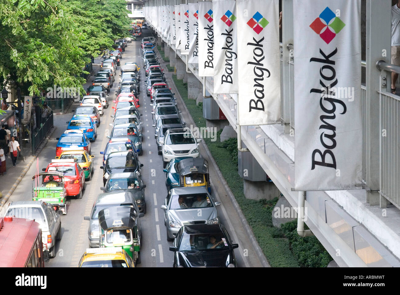 Traffic lines up underneath the Bangkok Skytrain Bangkok Thailand Many residents have begun to purchase condomiums along the Sky Stock Photo