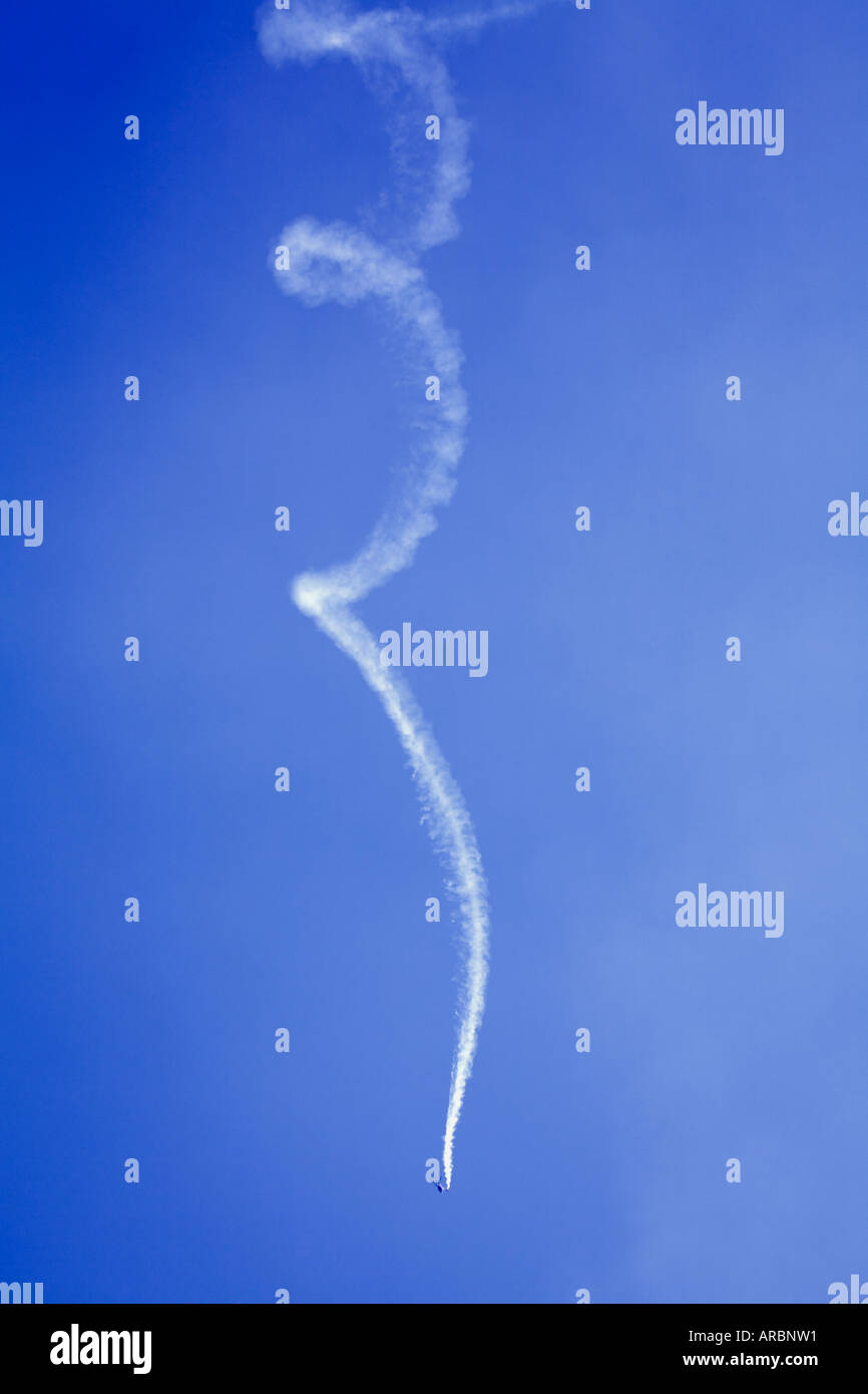 Royal Netherlands Air Force F16AM vertical corkscrew dive trailing