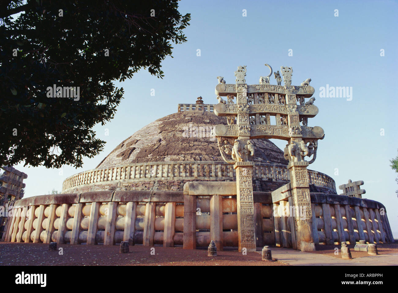 Buddhist stupa and torana (gateway) of Stupa 1, known as the Great Stupa, at Sanchi, Madhya Pradesh, India Stock Photo