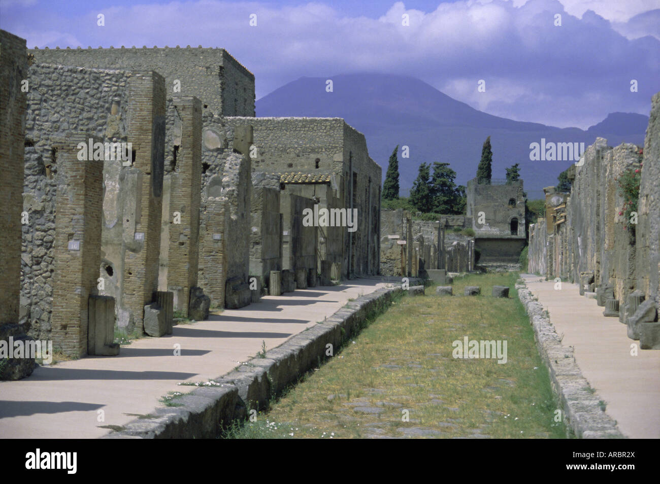 Restored buildings in Roman town buried in AD 79 by ash flows from Mount Vesuvius, in the background, Pompeii, Campania, Italy Stock Photo