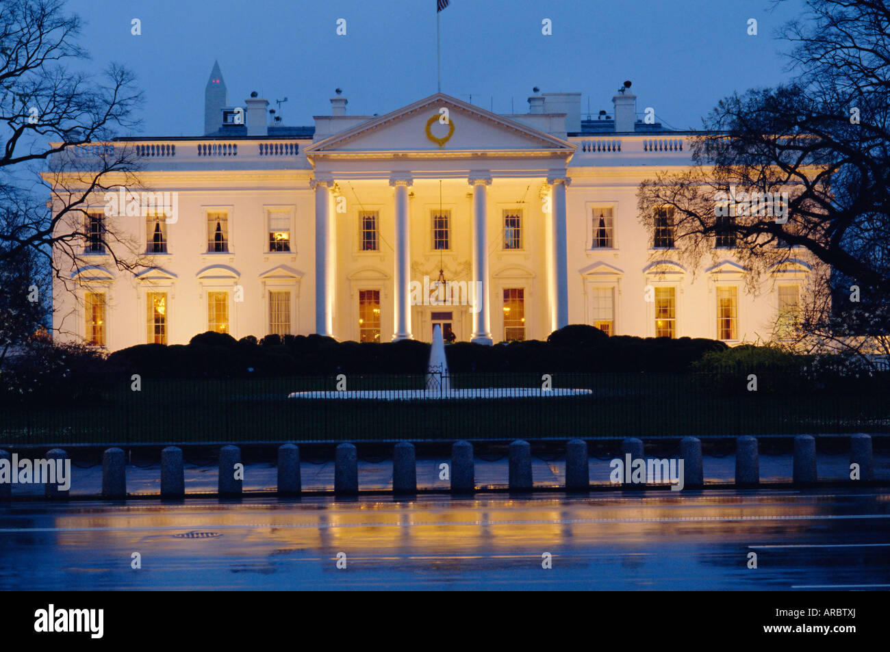 Lighting white house hi-res stock photography and images - Alamy