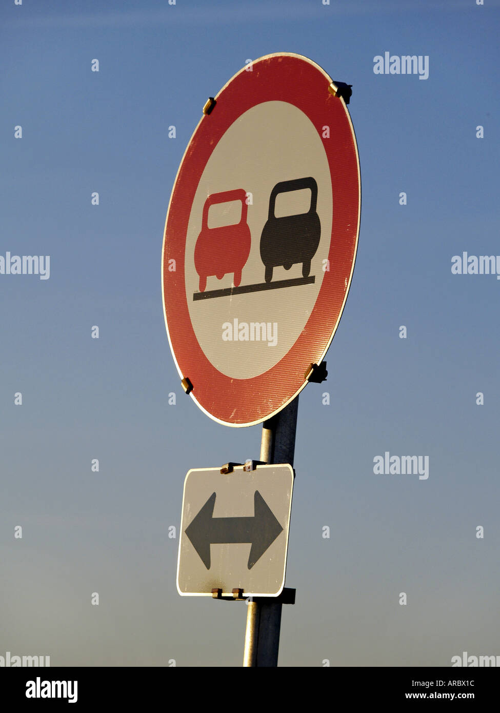 traffic sign, do not overtake, both directions Stock Photo