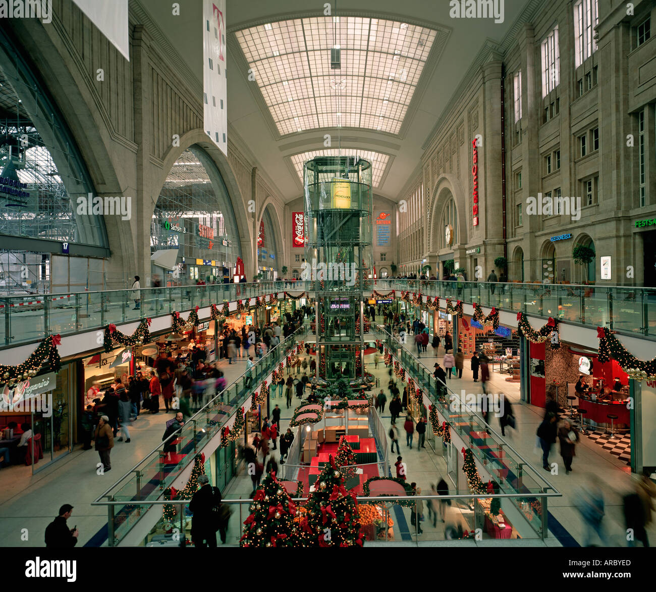 Leipzig The shopping center in the Leipzig railway station at christmas time Stock Photo - Alamy