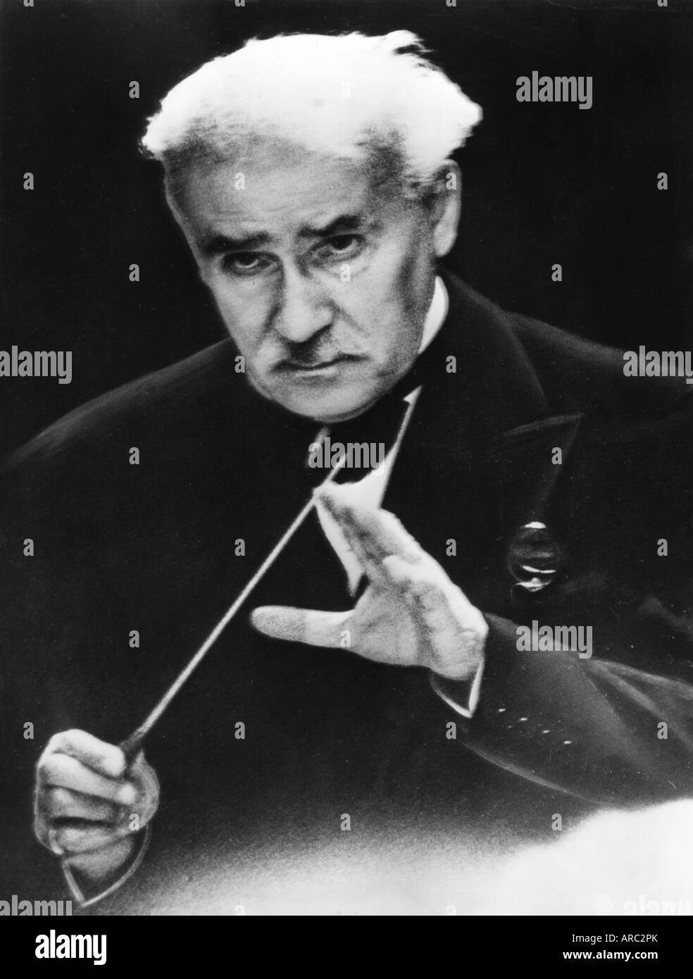 Toscanini, Arturo, 25.3.1867 - 16.1.1957, Italian conductor, conducting, with NBC symphony orchester, 4.4.1954, baton, , Stock Photo