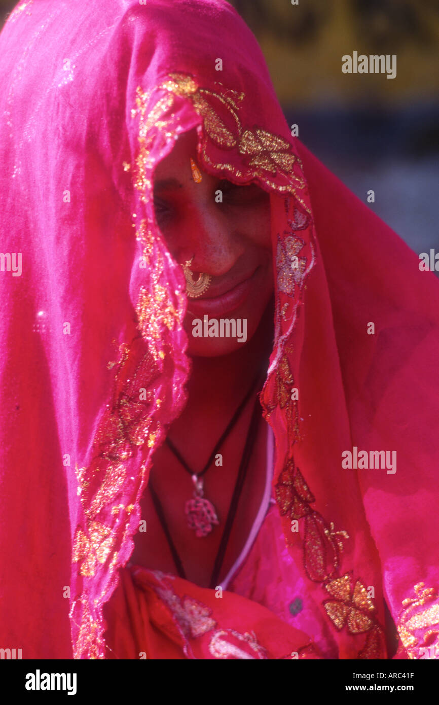 Beautiful young Indian woman in a sari Stock Photo - Alamy