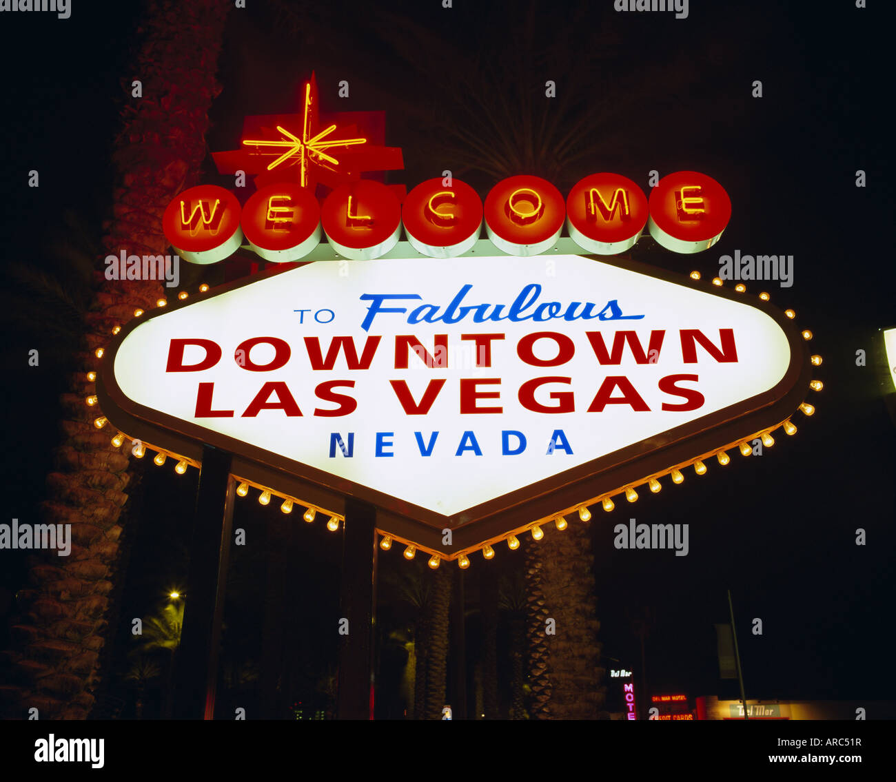 Welcome to las vegas sign night hi-res stock photography and images - Alamy