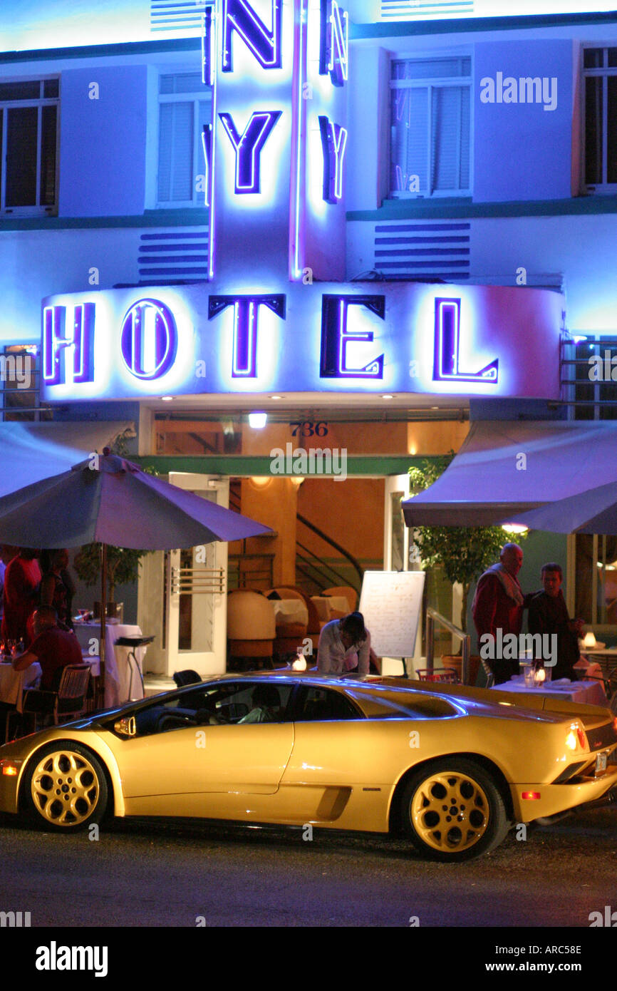 Miami Beach Florida,South Beach,Ocean Drive,night nightlife evening after dark,social,entertainment,performance,show,Colony,hotel hotels lodging inn m Stock Photo