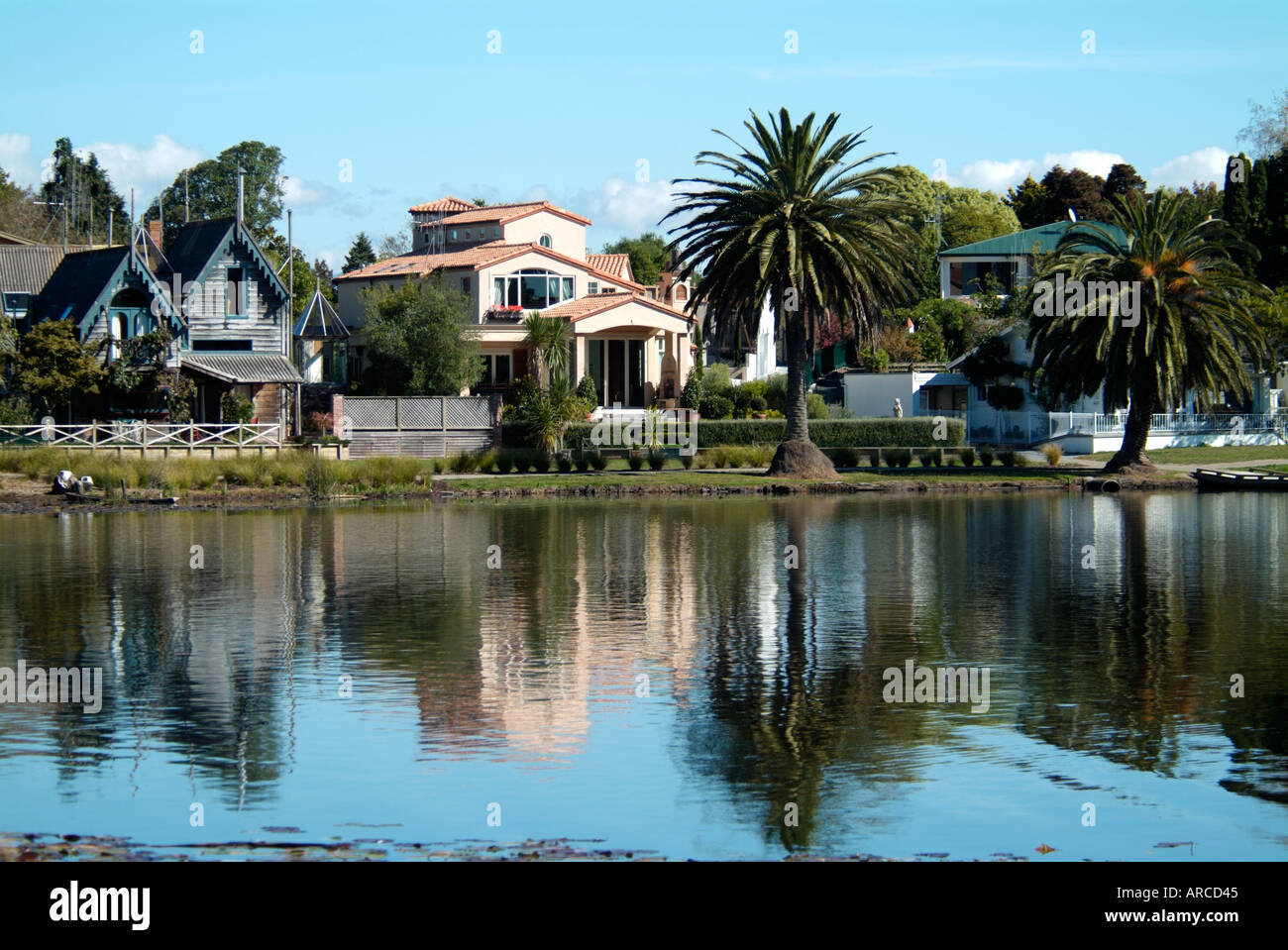 Waterfront homes on Lake Hamilton Stock Photo Alamy