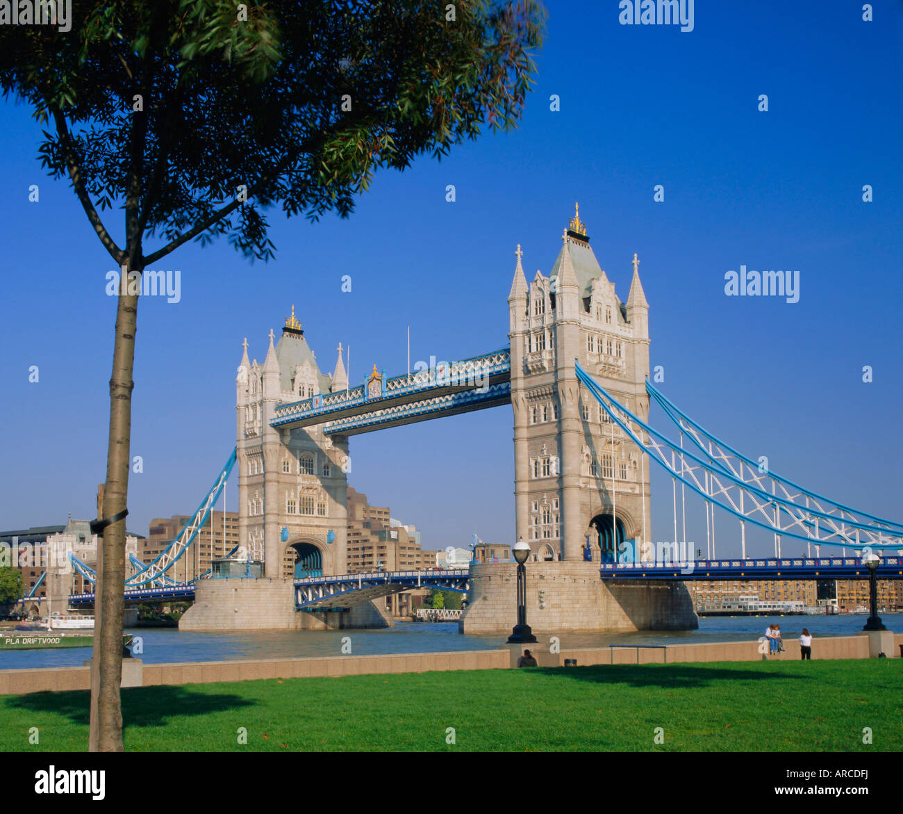 Thames river stone bridge hi-res stock photography and images - Alamy