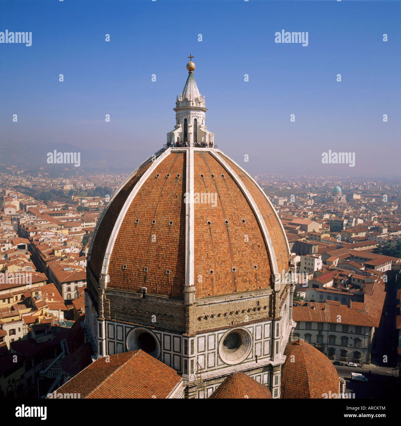 The dome of the Duomo Santa Maria del Fiore, overlooking Florence ...
